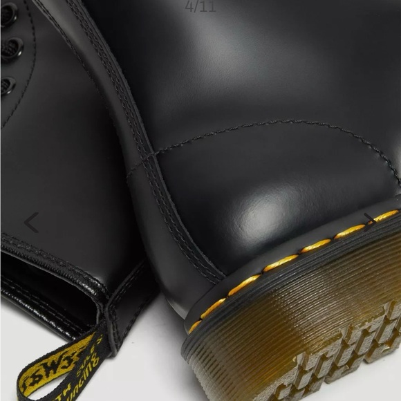 Dr. Martens boots in excellent condition no wear on the soles at all. Size 6. - Picture 8 of 10